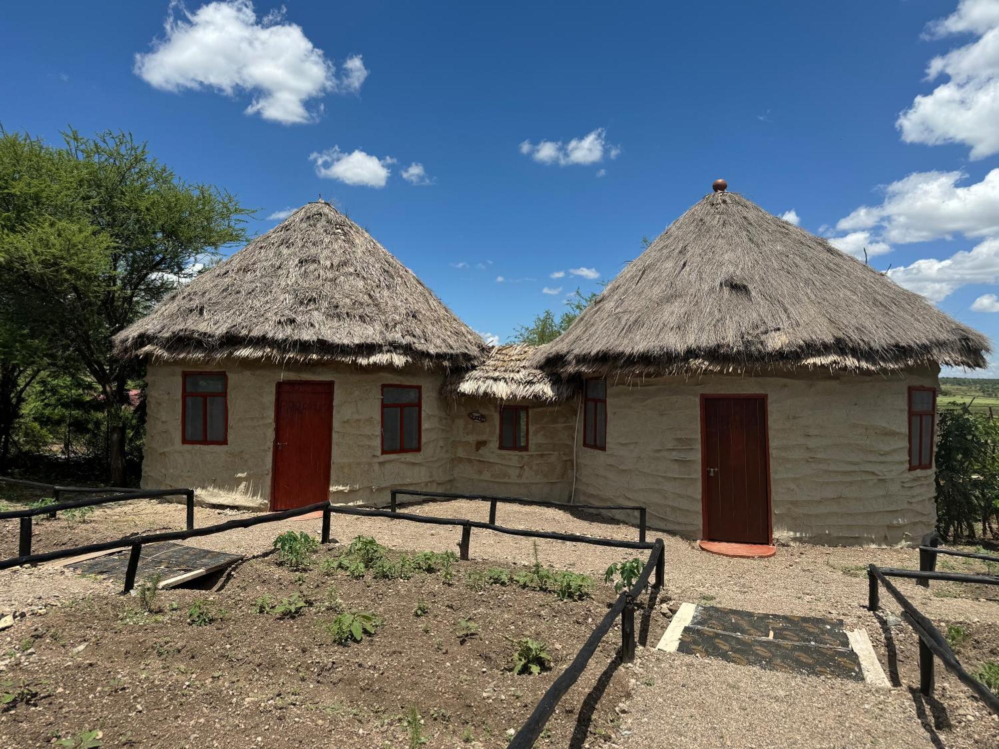 Maasai Eco Boma & Lodge - Experience Maasai Culture Makuyuni Exterior photo